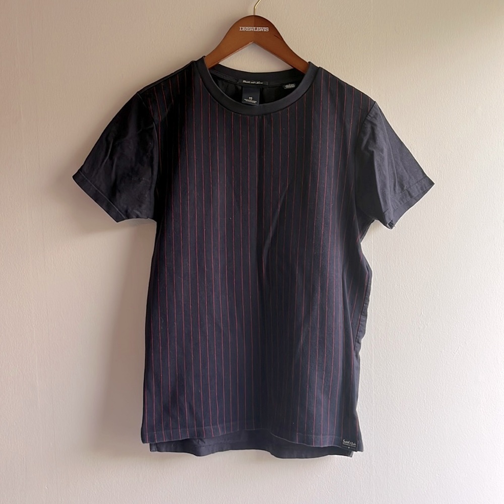 🩵5/$25🩵 Scotch & Soda 100% cotton navy tee with red stripes